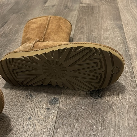 UGG Boots - Picture 8 of 9